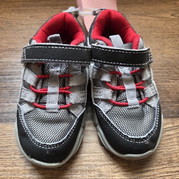 Surprise by Stride Rite Boys Torin Sneaker, 8 Little Kids, Red/Black/Gray - Picture 1 of 6